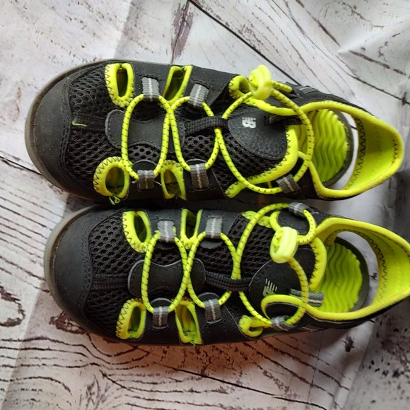 New Balance Kids Black/Lime Adirondack Water Shoe Sandal P1W - Picture 2 of 8